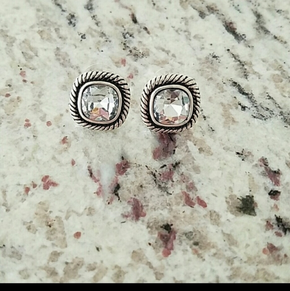 5 pieces of new jewelry for $20 - Picture 3 of 8